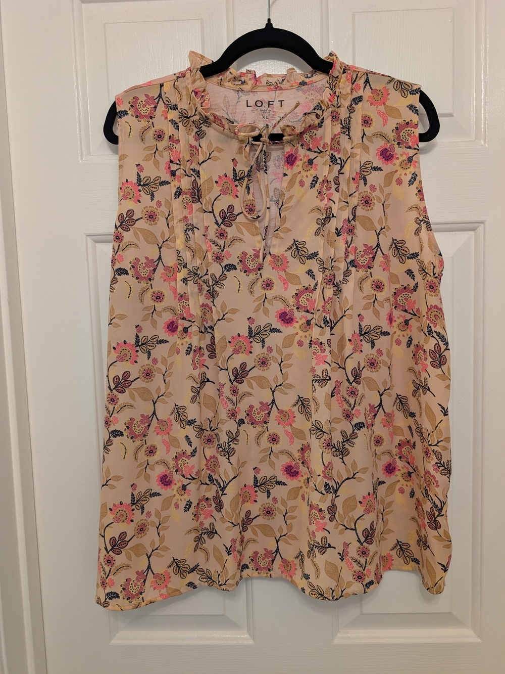 LOFT Sleeveless Floral Tie-Neck Pintucked Detail Blouse in Size XL